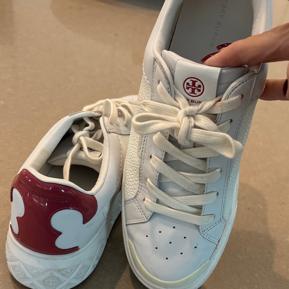 Tory Burch White Sneakers with pink details